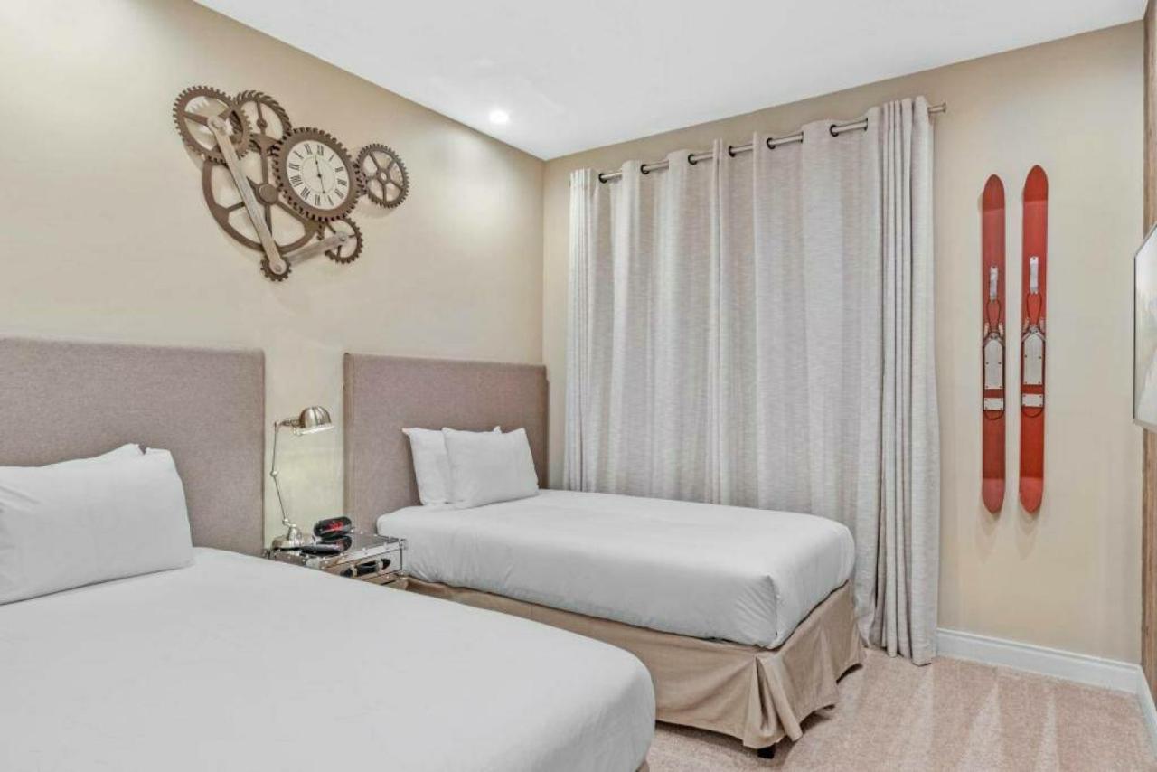 Beautiful 4 - Close To 7505 Holiday home *